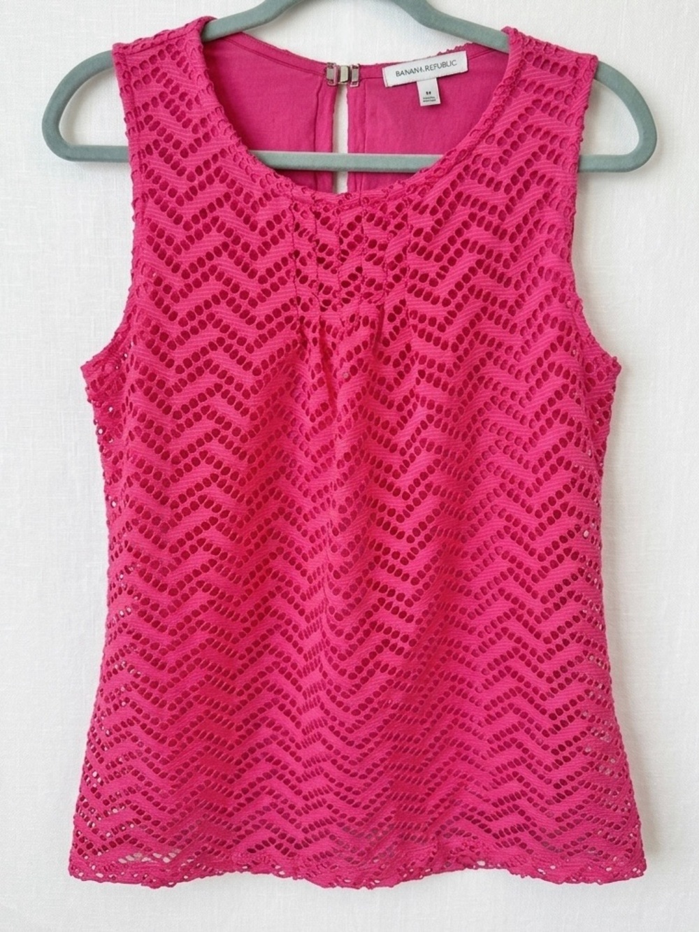 Banana Republic Women’s Tank Top Chevron Lace Overlay Sleeveless Hot Pink Size M - Picture 1 of 10